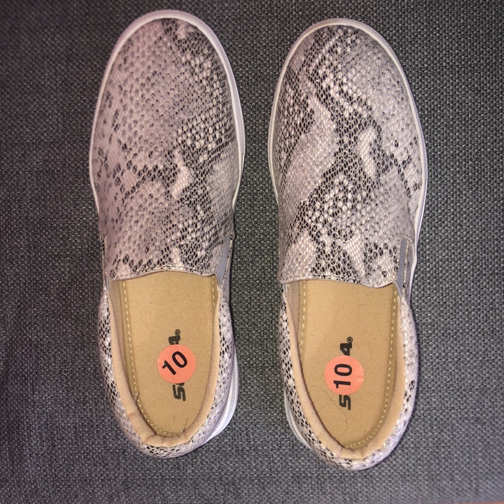 Snakeskin Slip-On Sneakers ✨ - Picture 3 of 5